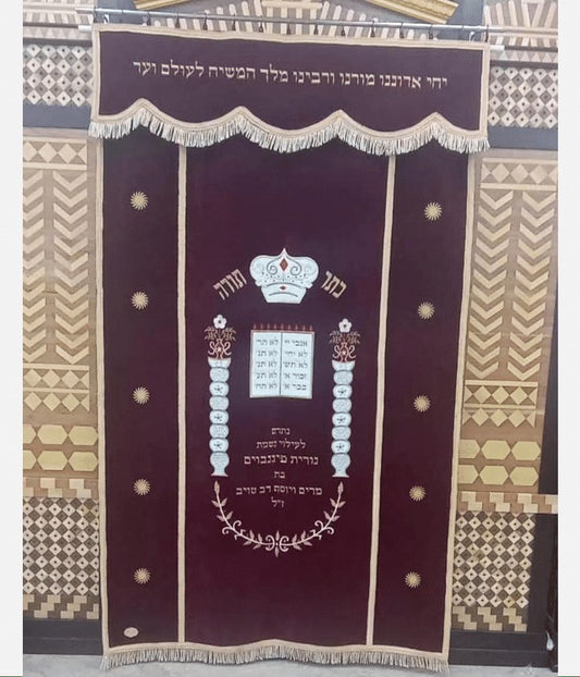 פרוכת עמודים וספר תורה – בורדו